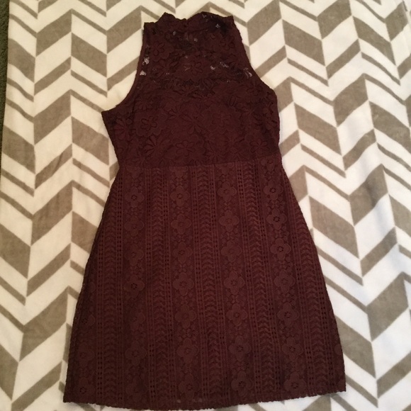 Cranberry Lace Bodycon Dress - Picture 3 of 8